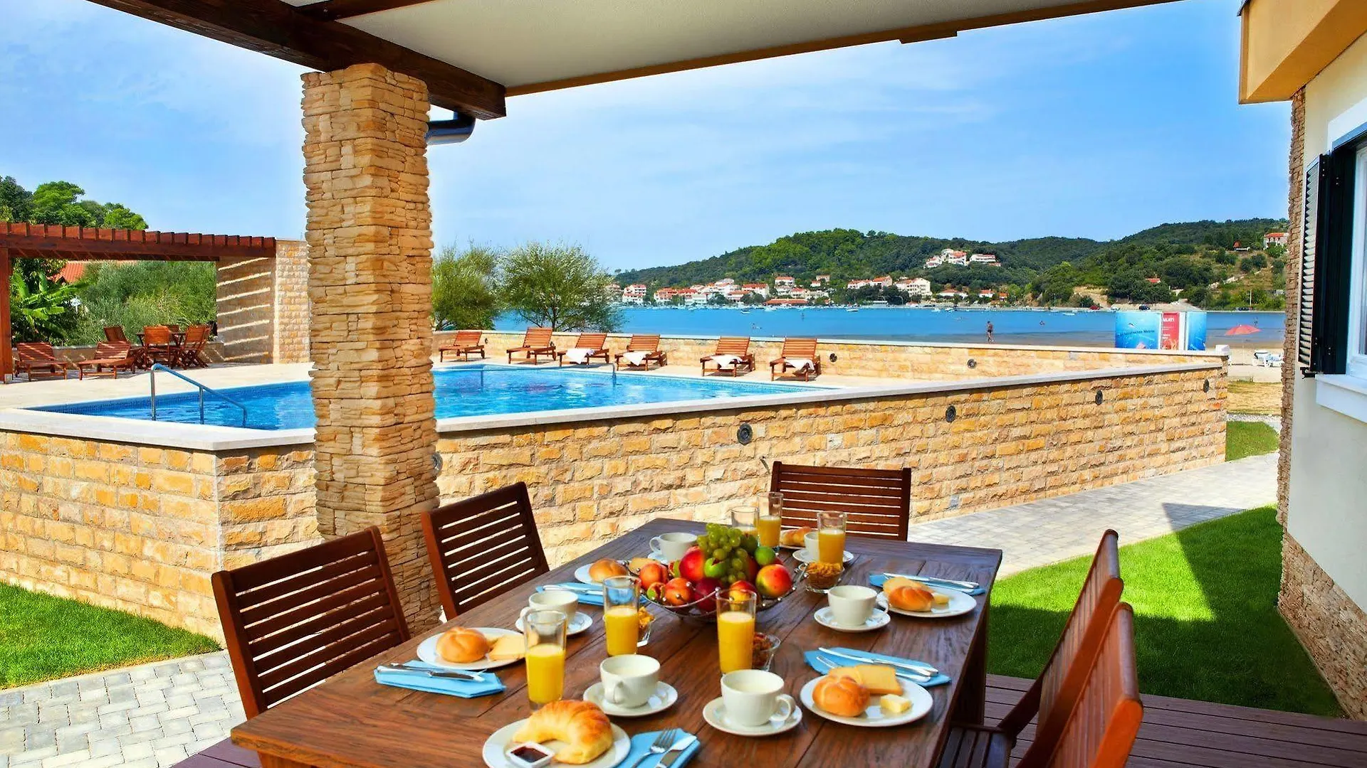 Lando Resort Kampor