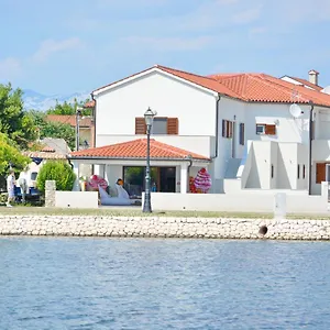 https://king-apartments-nin.hotelinzadar.com
