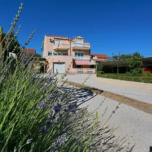 https://apartmani-my-place-biograd.hotelinzadar.com